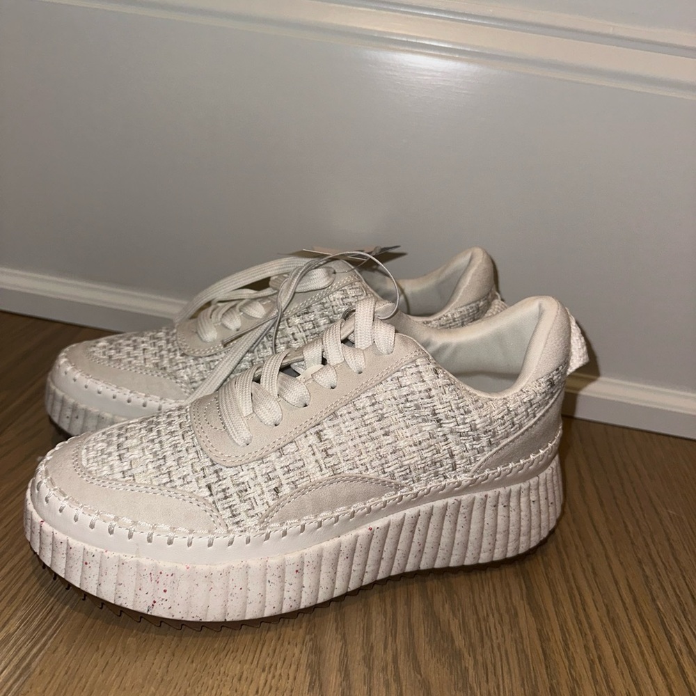 Universal Threads - Women’s Persephone Sneakers - Memory Foam